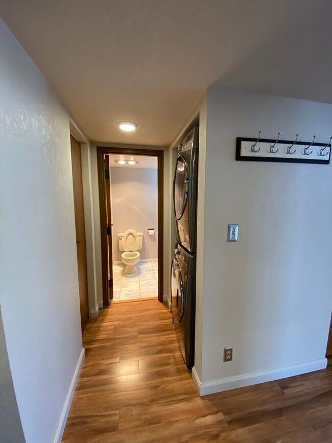 Building Photo - 1113 W Fireweed Ln