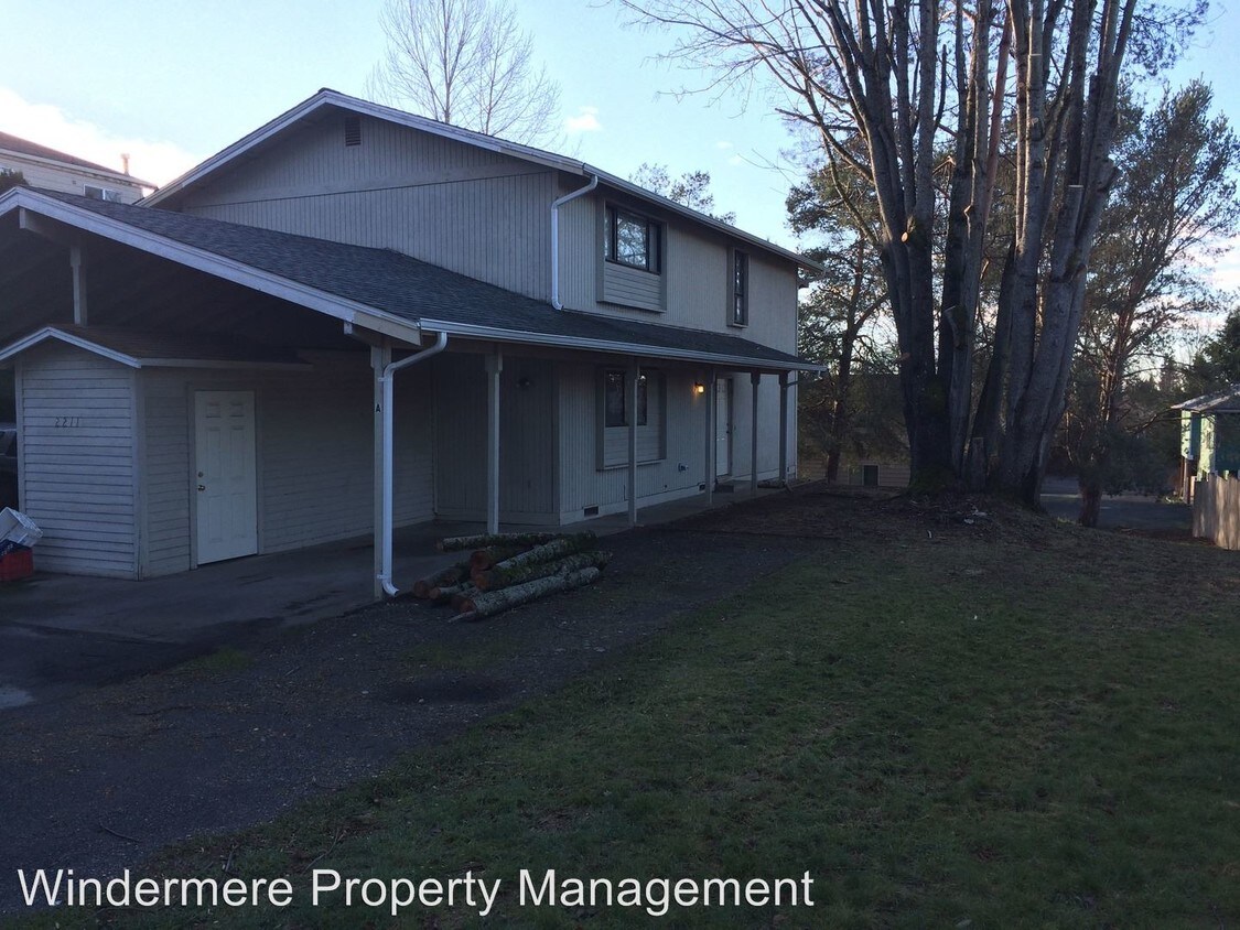 Primary Photo - 2211 Yew St