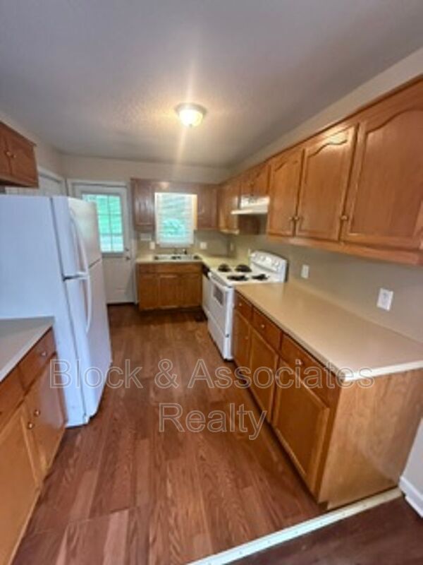 Foto del edificio - 724 Breeze Hill Rd