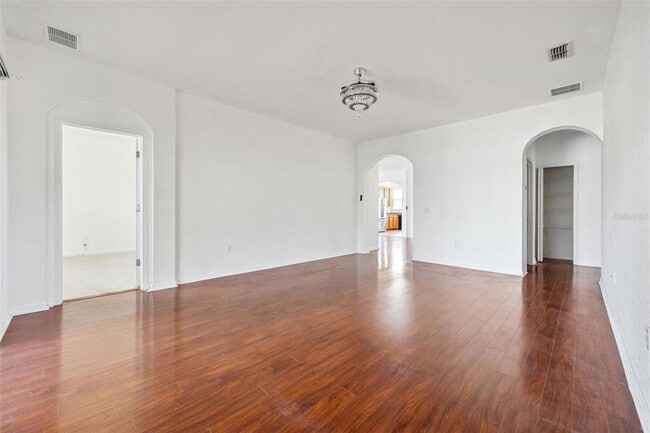 Building Photo - 7055 Heatherbrook Dr