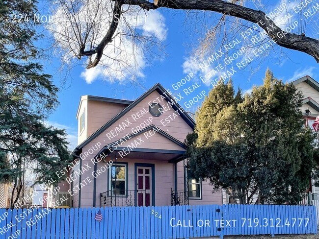 Photo - 224 N Walnut St House