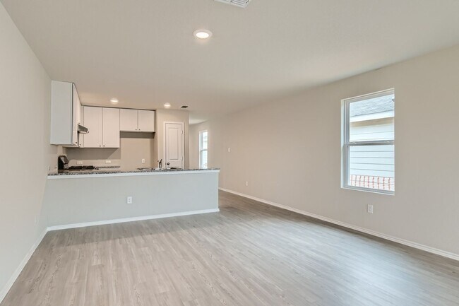 Foto del edificio - Beautifully Designed4-Bedroom Home with Open-Concept Living in a Prime Location
