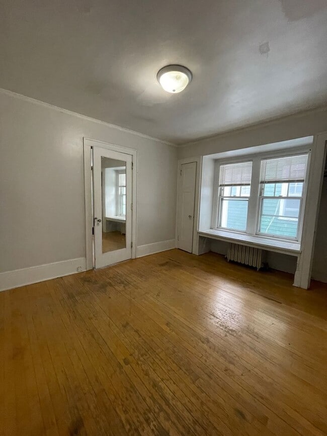 Building Photo - 2934 N Farwell Ave