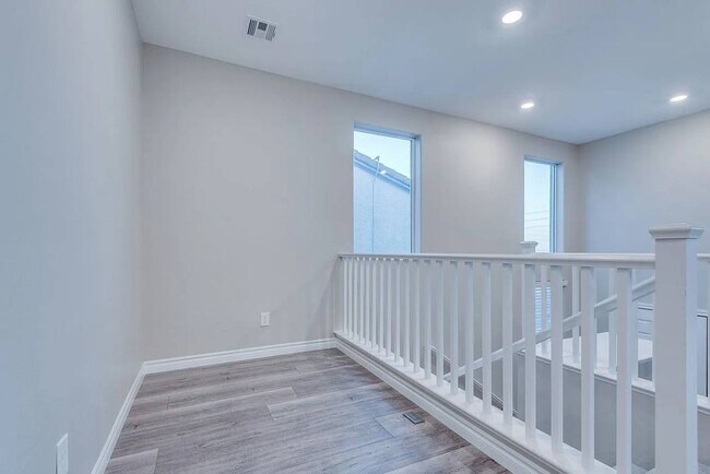 Foto del edificio - 10764 Maltese Falcon Ave