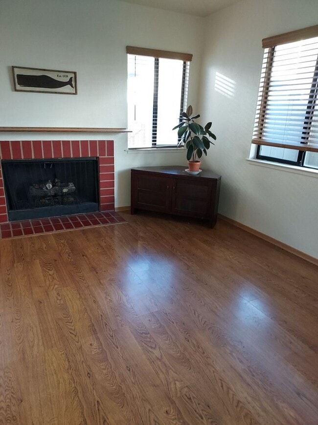 Building Photo - Sumaya Condo 2 Bed/2 bath with Fireplace. ...