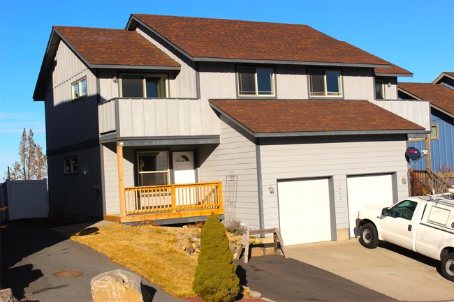 Building Photo - 1697 NE Lotus Dr