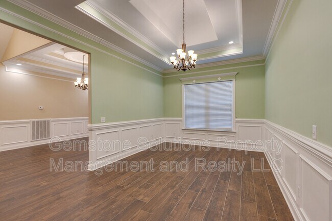 Building Photo - 504 Skyline Dr