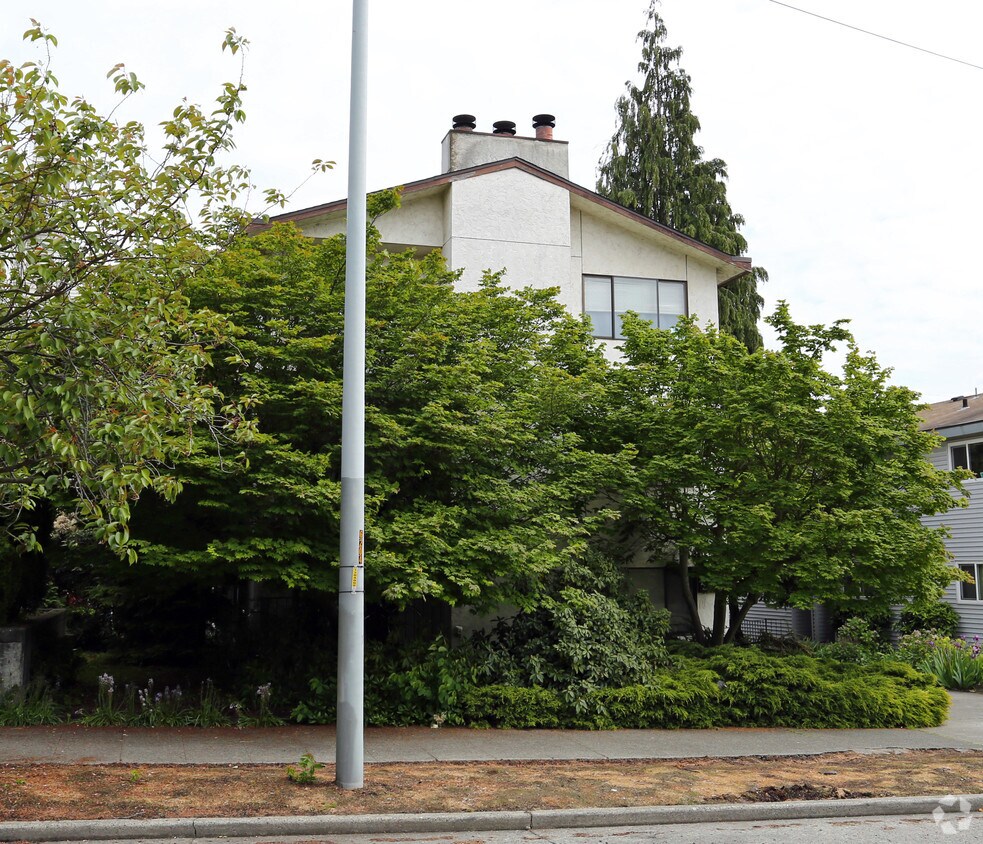 Building Photo - 14th Ave Apartments