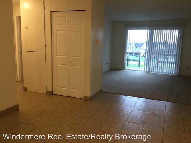 Building Photo - 8415 Park Dr