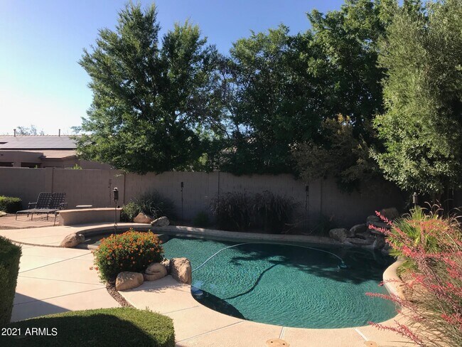 Building Photo - 2720 E Hazeltine Way