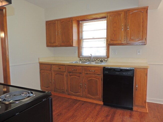 Foto del edificio - Astonishingly Renovated 3 Bedroom, 1.5 Bat...