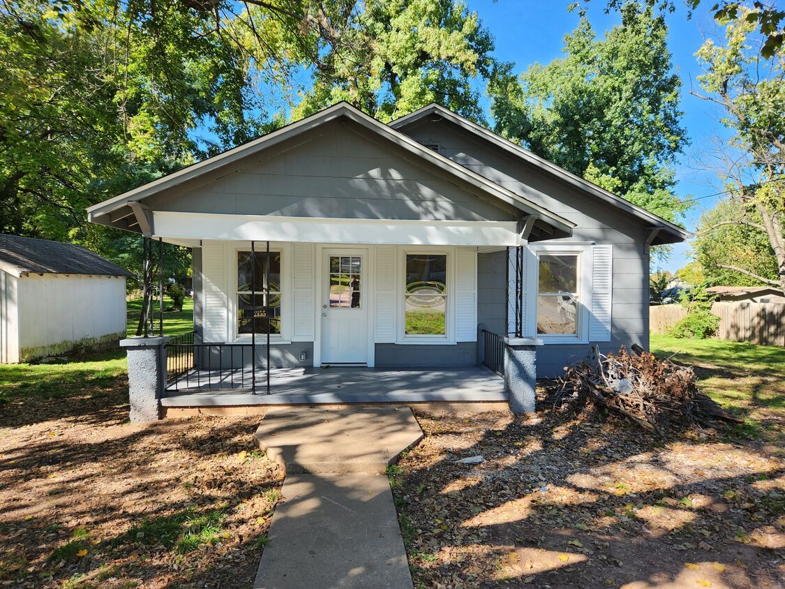 Primary Photo - Spacious 2-Bedroom, 1-Bathroom Home AVAILA...