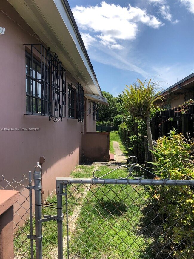 Foto del edificio - 6460 SW 28th St