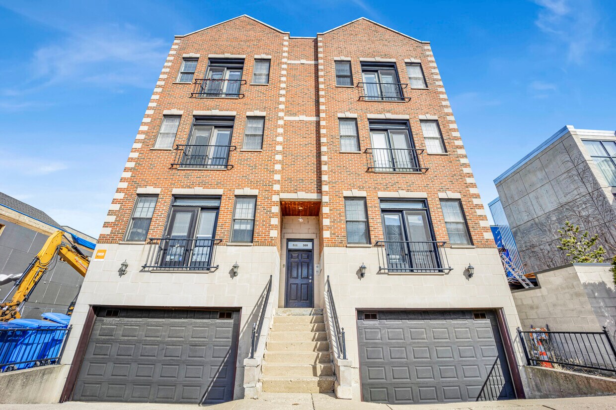 Primary Photo - 509 N Hartland Ct