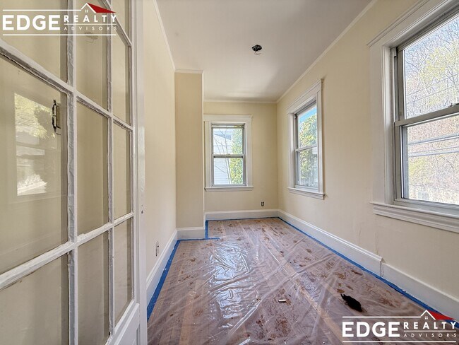Building Photo - 58 Kenrick St