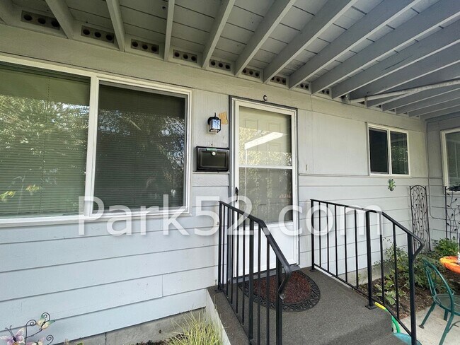 Building Photo - North Tacoma 1 Bed 1 Bath Apartment