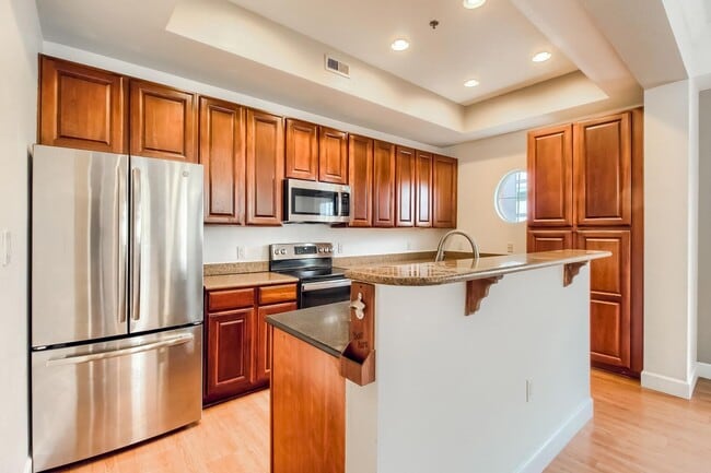 Building Photo - 2 Bedroom condo in Denver