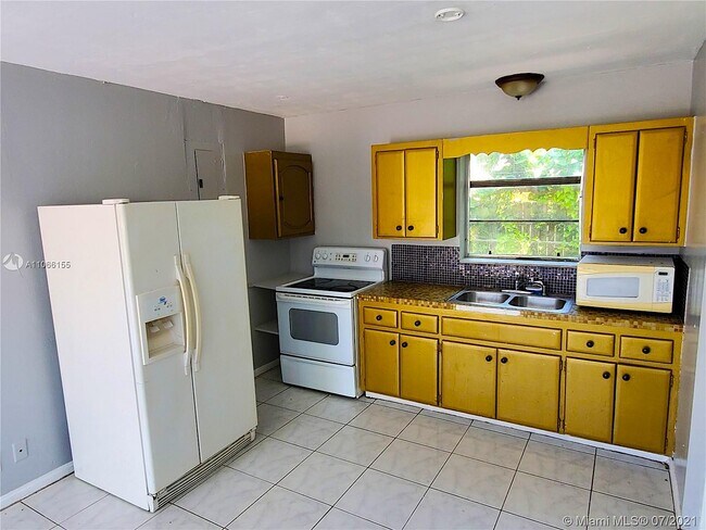 Building Photo - 1437 N Andrews Ave