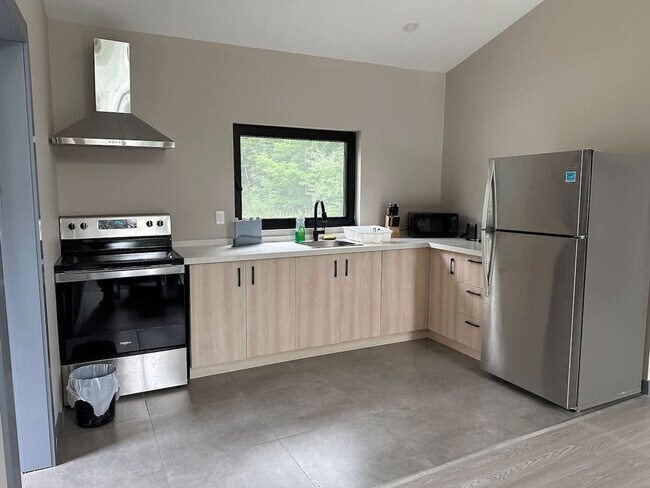 Photo du bâtiment - 16 Englewood Ln