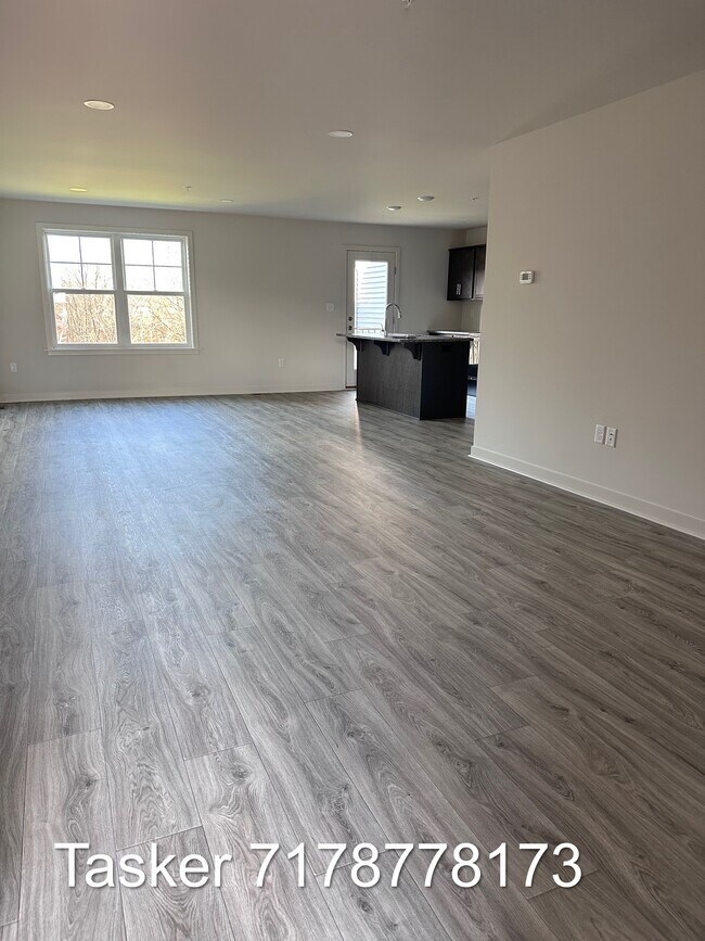 Foto del edificio - 7244 White Oak Blvd