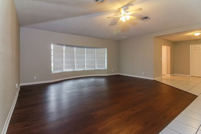 Foto del edificio - 3870 NW 103rd Ave