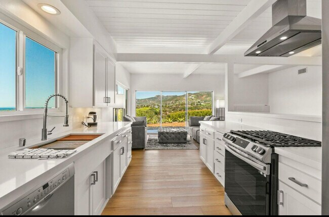 Foto del edificio - 29259 Heathercliff Rd