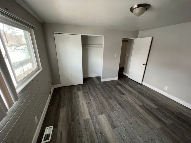 Building Photo - Highland West Apartments