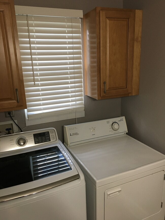 Laundry - 6521 Cornwall Ct