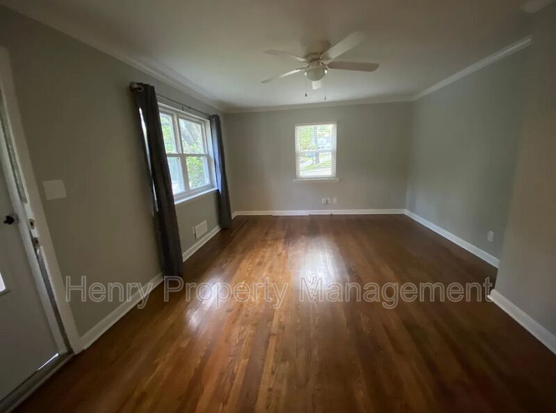 Foto del edificio - 302 W Park St
