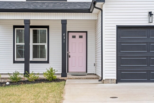 Foto del edificio - Pet Friendly Three Bedroom!