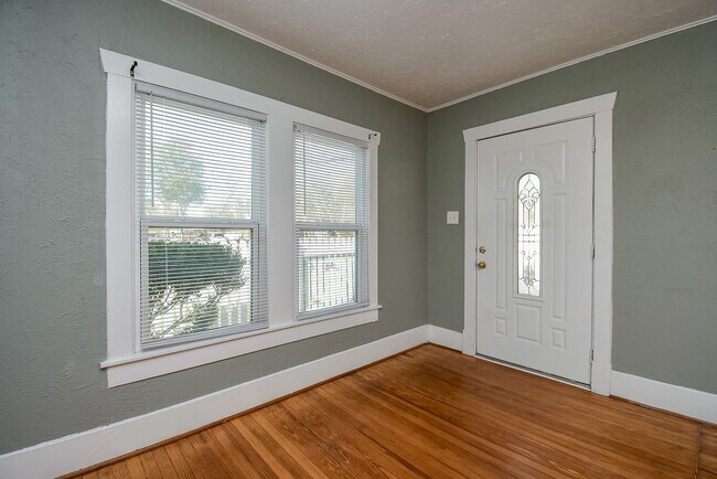 Foto del edificio - 8158 Niles St