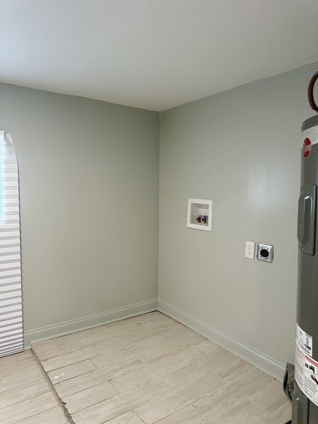 Foto del edificio - 1002 E Simcoe St