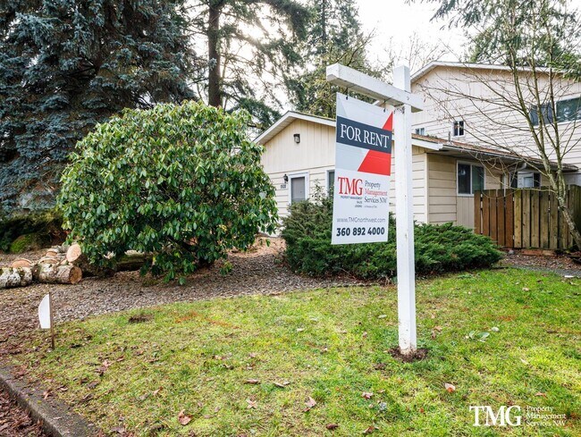 Foto del edificio - Charming 2BR Condo with a Garage in the Highly Desired McGillivray Neighborhood!