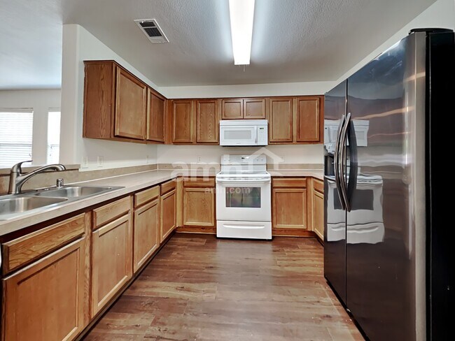 Foto del edificio - 1966 Courtside Dr