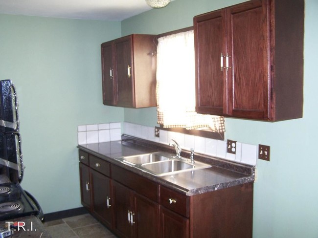 Building Photo - 3 br, 1 bath House - 2050 Wedgewood Drive