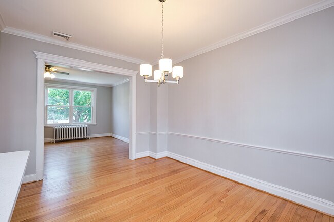 Foto del edificio - 229 Bryant St NE