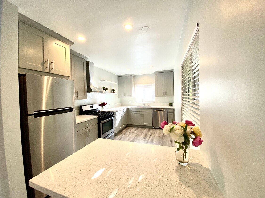 Kitchen - 1707 Barry Ave