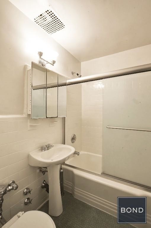 Foto del edificio - 227 E 83rd St