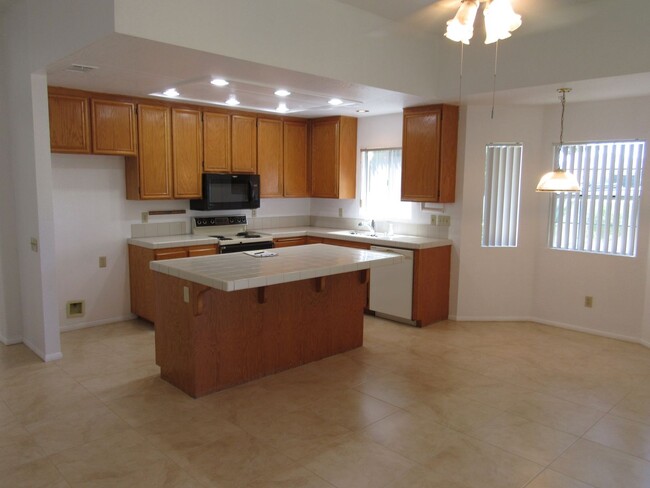 Foto del edificio - Spacious 4BR/2BA, Cul de Sac, Large Yard, ...