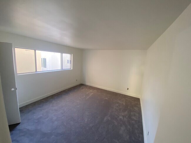 Foto del edificio - 325 Monterey Blvd
