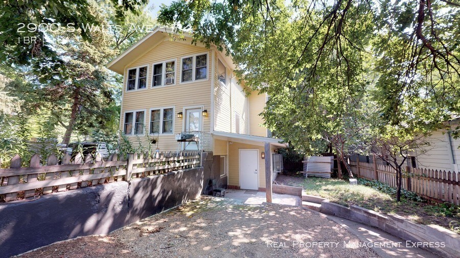 Primary Photo - 2900 S Walts Ave
