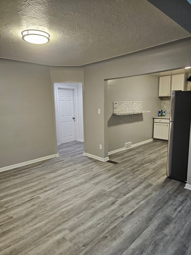 Building Photo - Fairmount