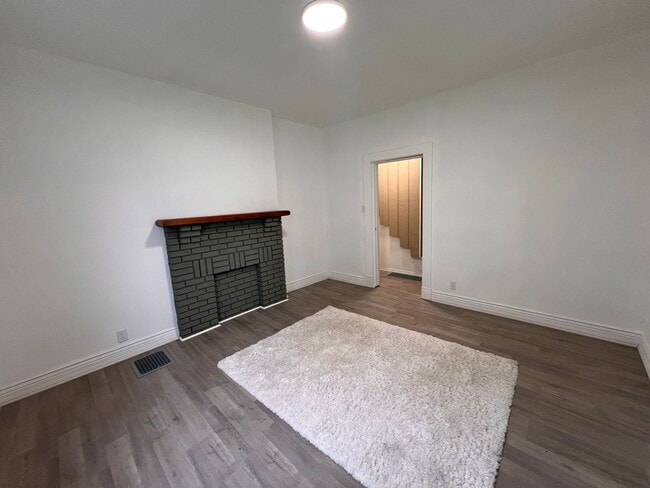 Building Photo - Monaca - 2 Bed 1 Bath - Recently Renovated