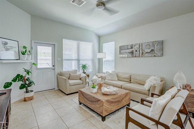Foto del edificio - 28730 Mayes Bluff Dr