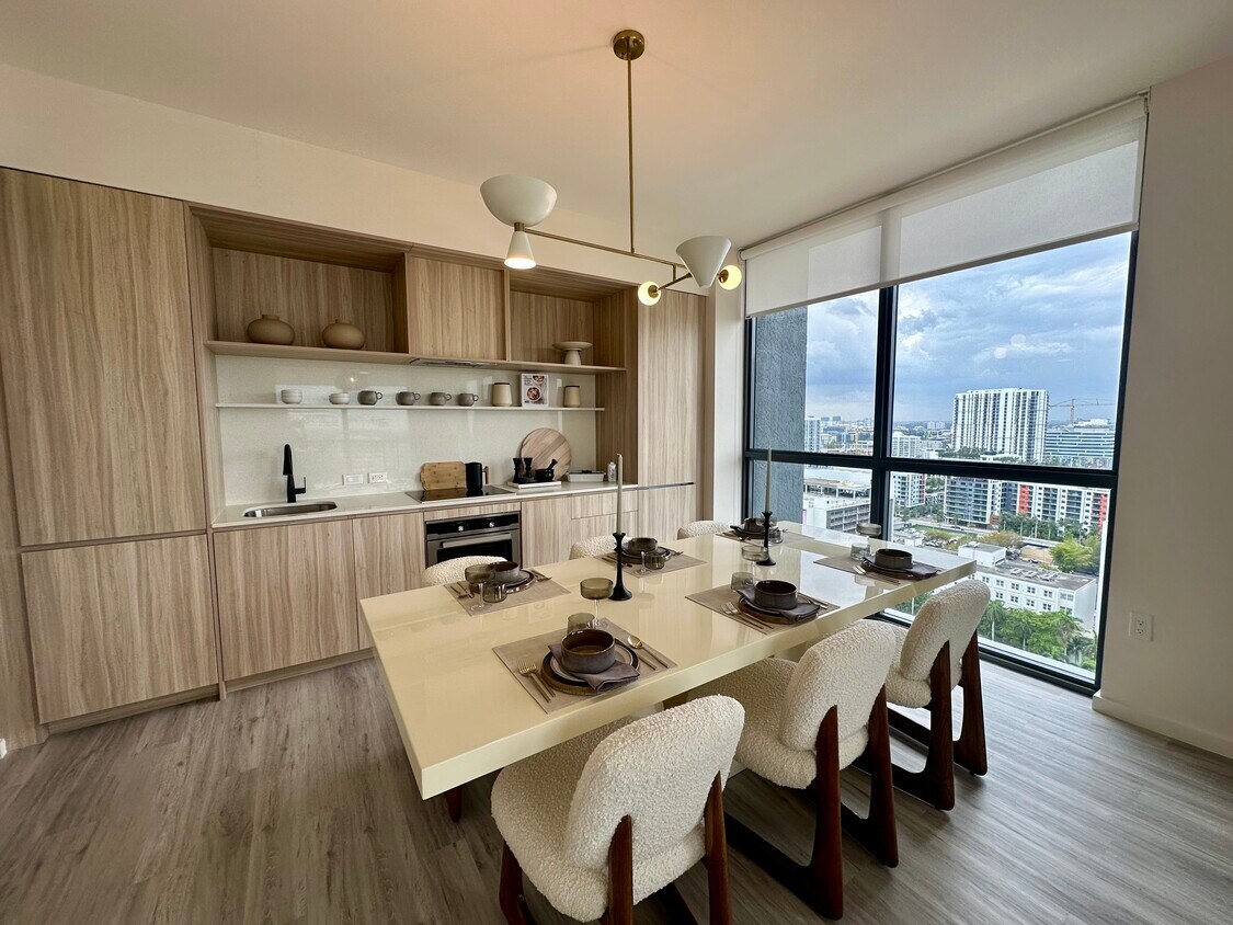 Foto principal - 452 NE 39th St