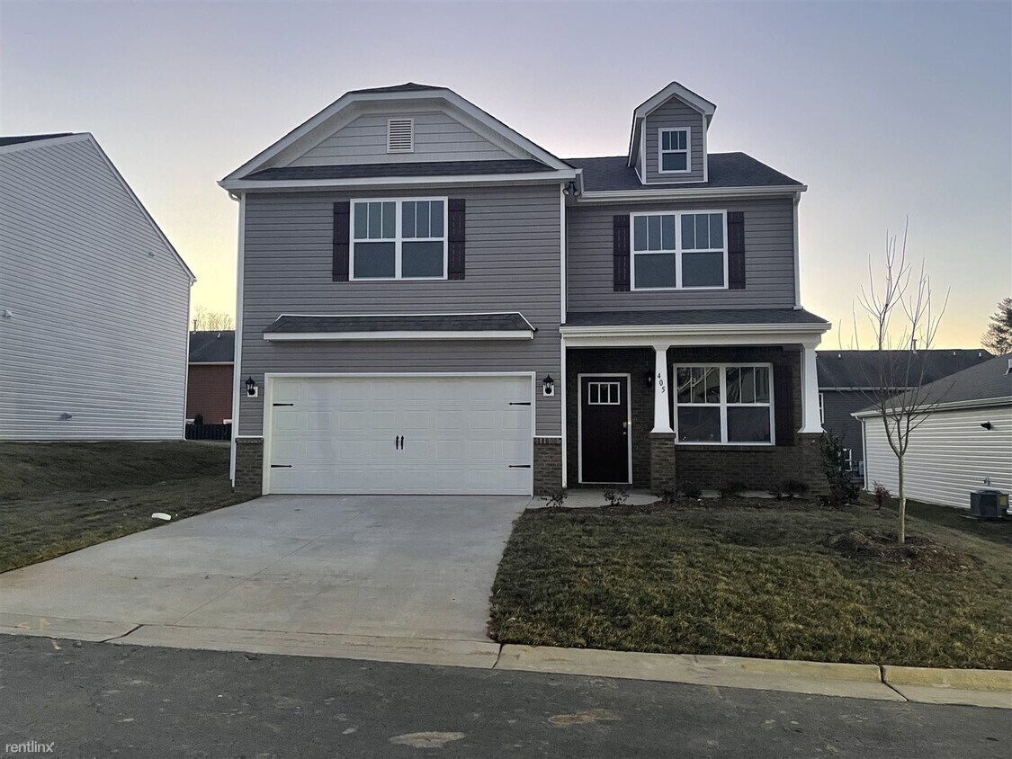 4 br, 2.5 bath House 405 Burdock Ln House Rental in Arden, NC