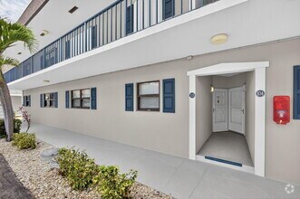 Building Photo - 755 Saturn St