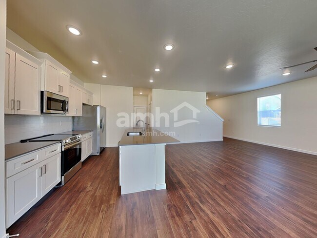 Building Photo - 9524 W Shumard St