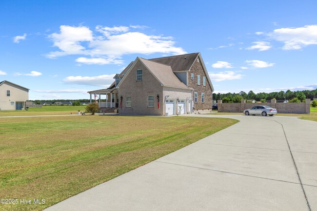 Building Photo - 112 Cherry Grove Dr