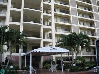 Building Photo - 3300 N Palm Aire Dr